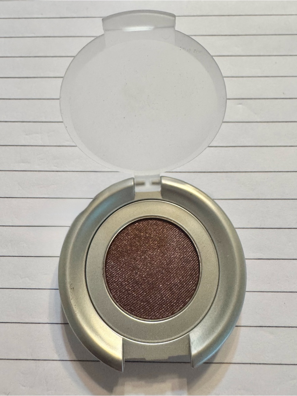 Shimmering Maroon Smokey Single Eyeshadow —